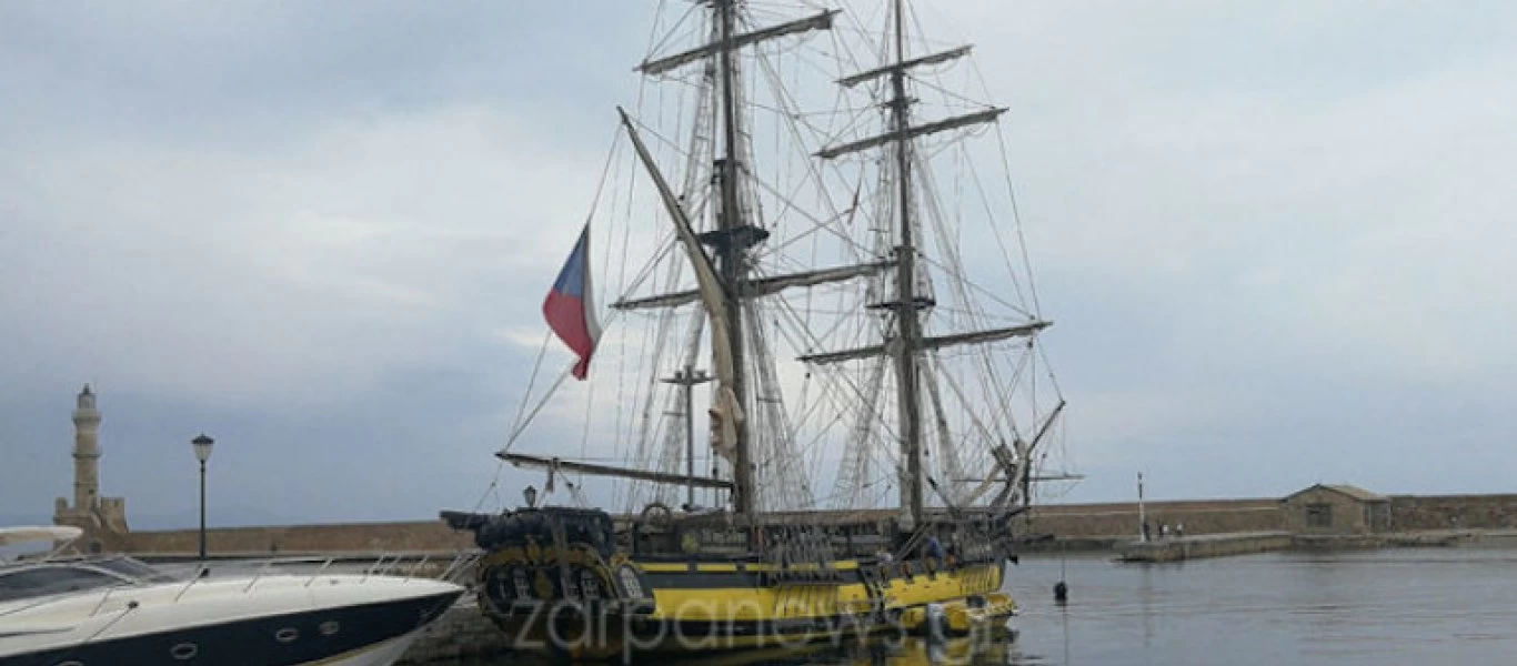 Ενετικό λιμάνι Χανίων: Το «πειρατικό» ιστιοφόρο που μαγνήτισε τα βλέμματα όλων (φωτο)
